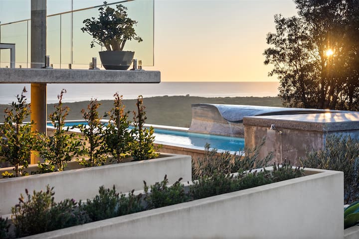 Breeze Beach Villa – with sauna and pool