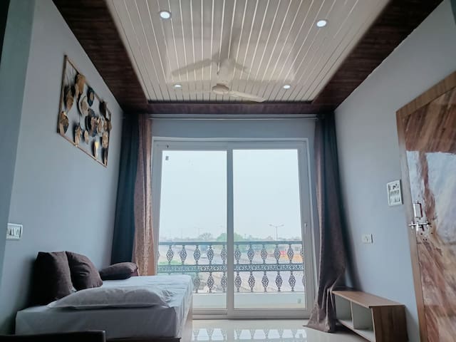 Listing in Varanasi