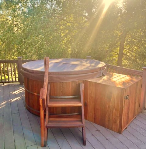 Secluded Riverfront Cabin by Yosemite | Hot Tub