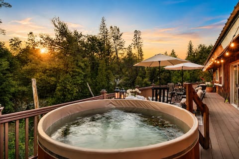 Secluded Riverfront Cabin by Yosemite | Hot Tub