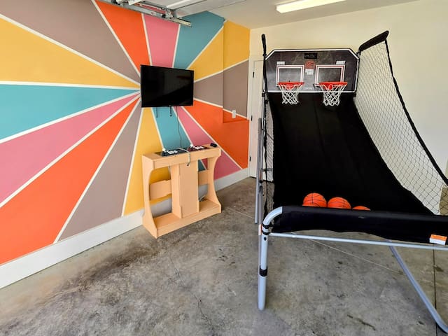 Heated Rooftop Pool, Games,Elevator,Sleeps11 gallery image 4