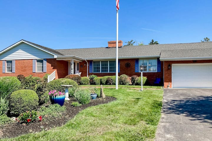 Dewey Beach Oasis: Dog-friendly Yard & Golf - Dewey Beach, DE