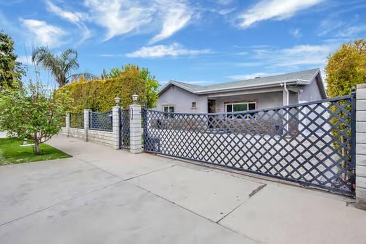 GreatLocationHeatedPoolJacuzzi gallery image 2