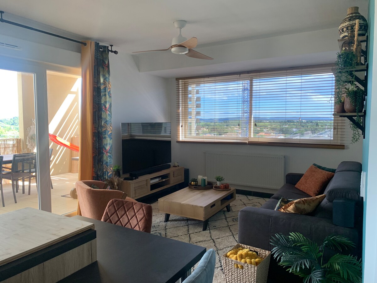 Popular Airbnb listing: Air-conditioned apartment at the foot of the tram to the center/beach in Juvignac