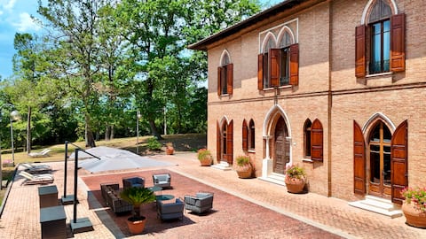 Luxury Villa with Pool inside Poggiovalle Estate