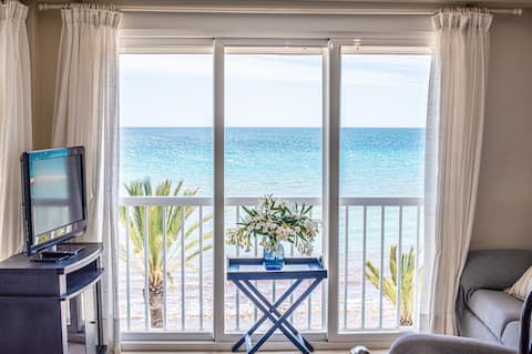 Top Airbnb: Stunning Sea Views and Comfort on the Beachfront en Santa Pola