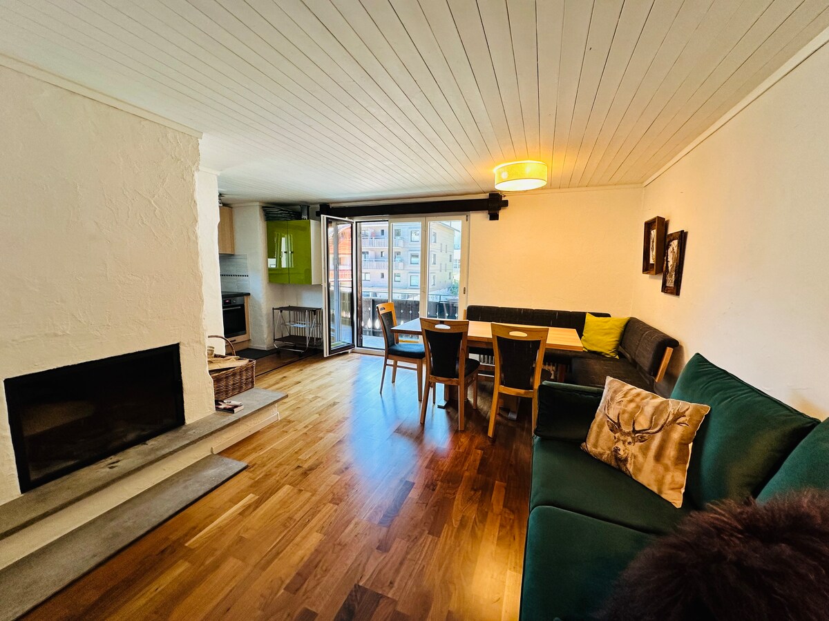 Top performing Airbnb: Charming 3-1/2 room apartment in the heart of Klosters in Klosters