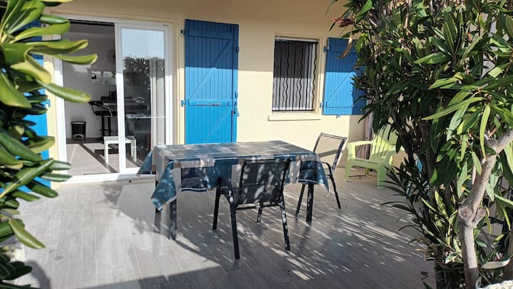 Jolie Maisonnette Bord D'étang - Leucate