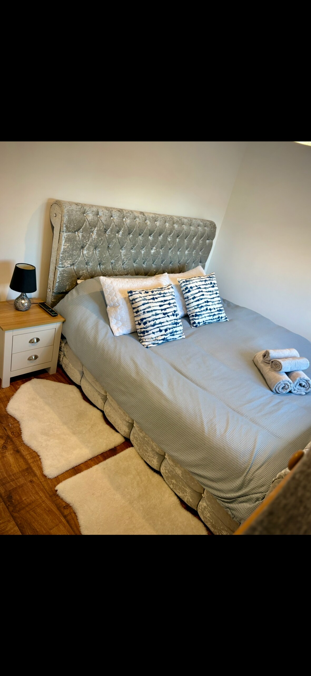 Hauptschlafzimmer mit Superking-Size-Bett 