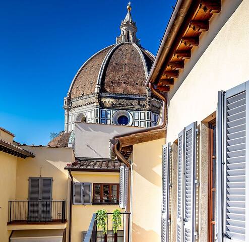 Duomo View Terrace • 2BR/2BA • Elevator • Central
