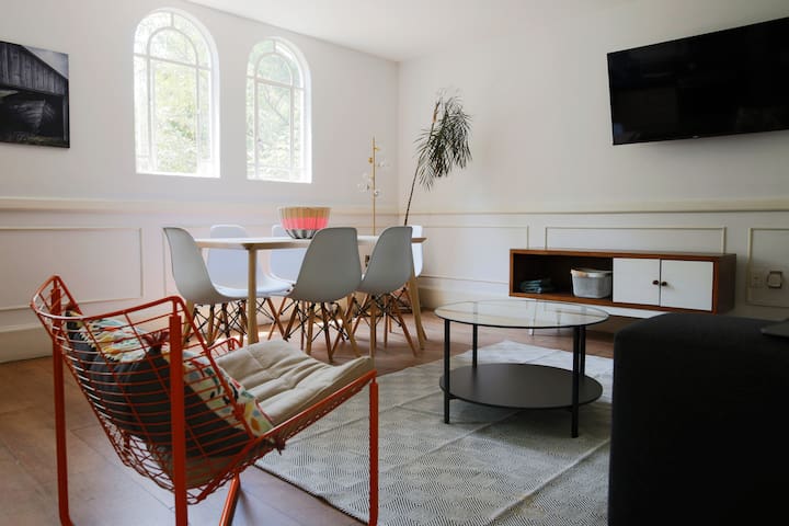 3BR Beautiful PH in Condesa with AC