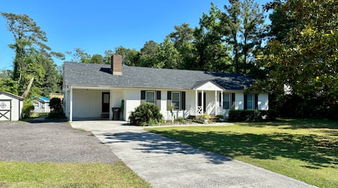 Private Oasis - Pool, 4BR/3BA Pet Friendly Home