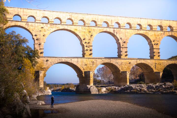 Le pont du Gard à 35 minutes.