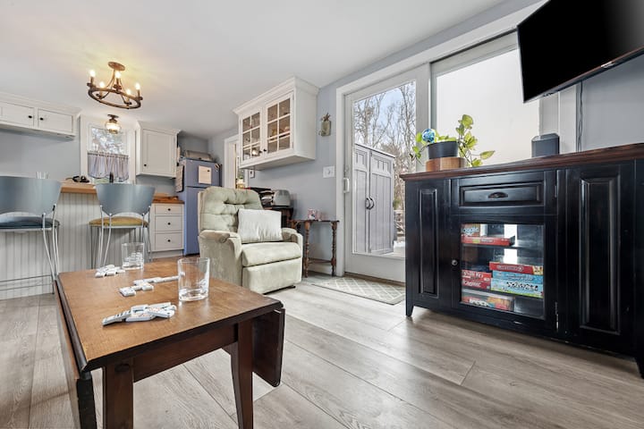 Cozy Cottage - Falmouth, MA