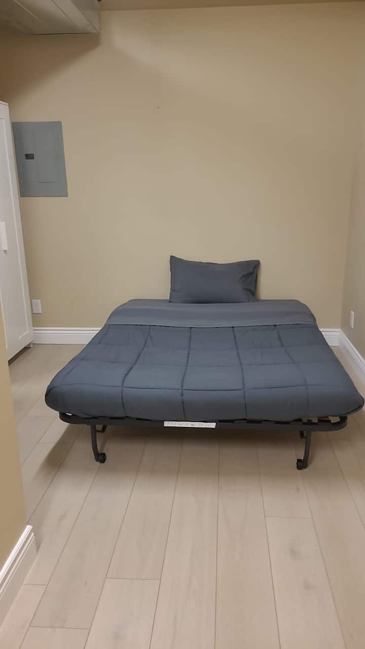 سرير مزدوج في غرفة النوم 3 يمكن أن يستوعب ضيفين.