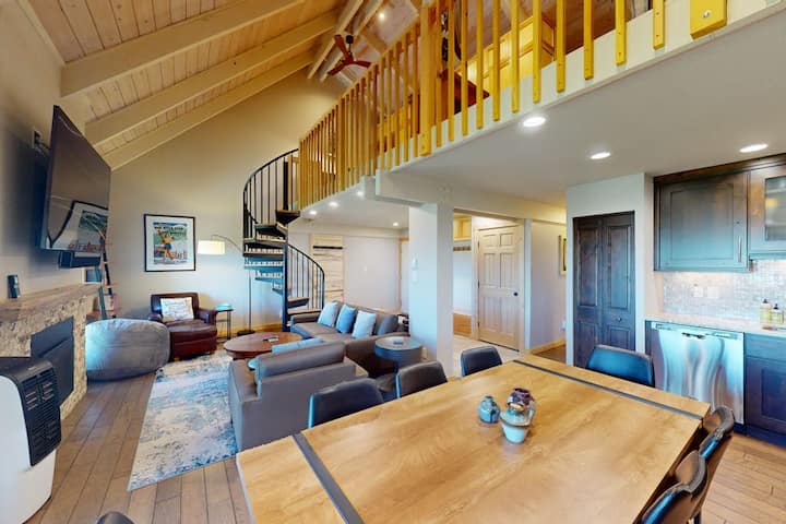 Condo With Great Views, Hot Tubs And Free Shuttle - Steamboat Springs, CO