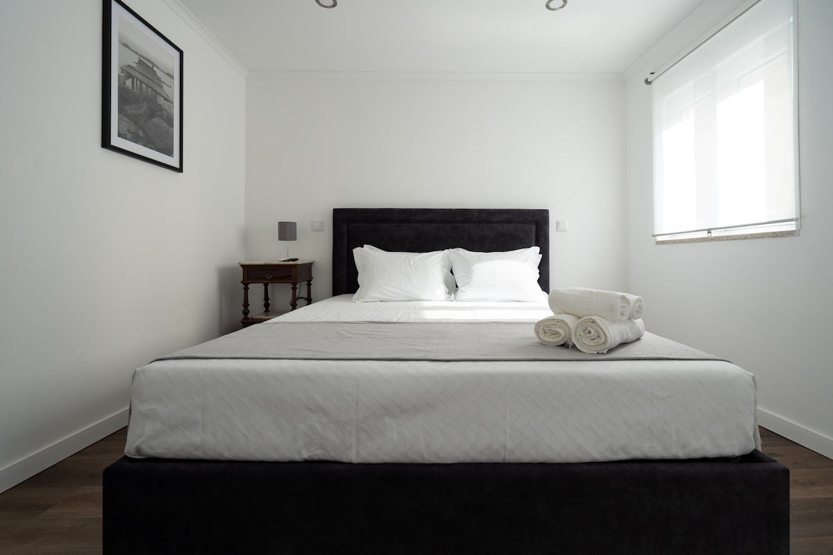 חדר 2.2 - זוהי סוויטה  הממוקמת בקומה 1 עם כניסה עצמאית על ידי החלק החיצוני של הבניין עם נוף   מועדף מעל נהר פינהאו.