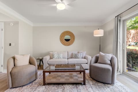 Townhome near Downtown Charleston & Waterpark