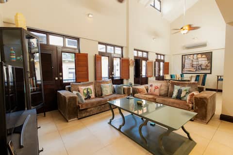 Private Colonial Casco | 3 Suites + 2 Parkings