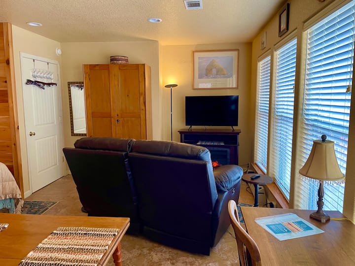 Sunny Oaks Studio. Cozy, Quiet, Comfortable. - Hot Springs Village, AR