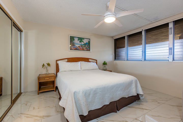 Slip into crisp linens in your bright, breezy guest bedroom with a ceiling fan to keep things cool. Natural light and simple island style make this your perfect retreat.