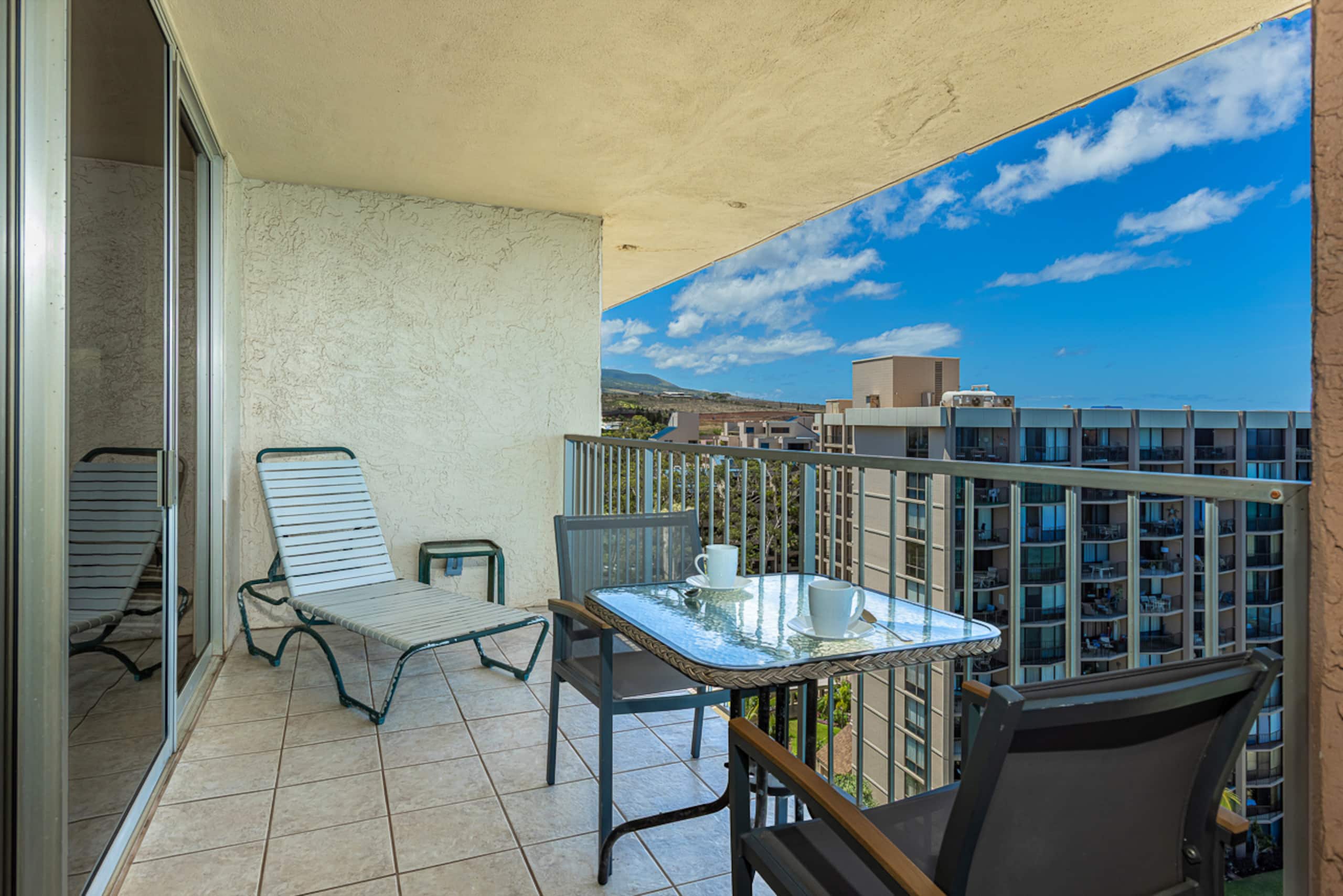 Condo in Lahaina · ★4.18 · 2 bedrooms · 4 beds · 2.5 baths - Image 25