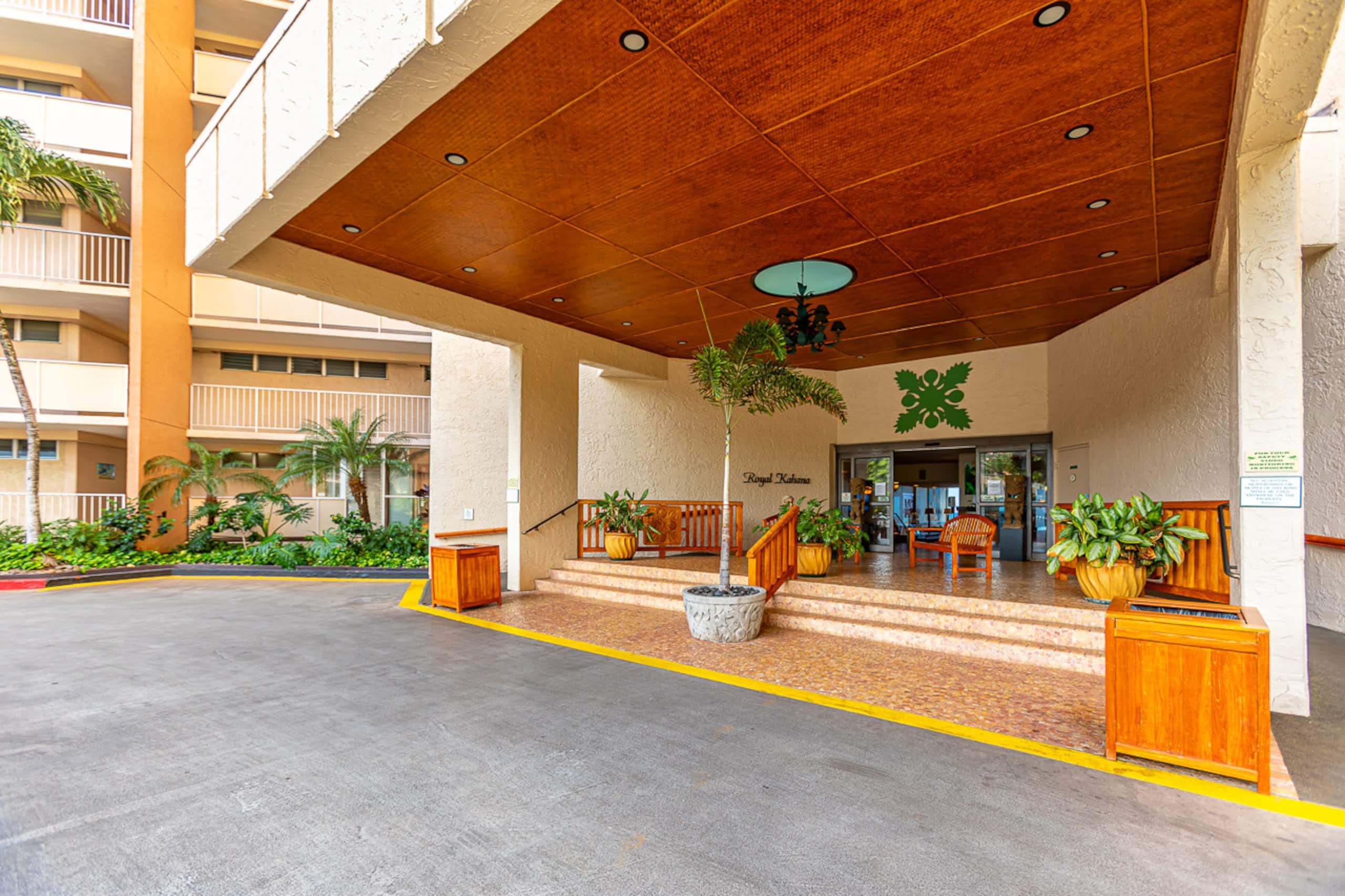 Condo in Lahaina · ★4.18 · 2 bedrooms · 4 beds · 2.5 baths - Image 50