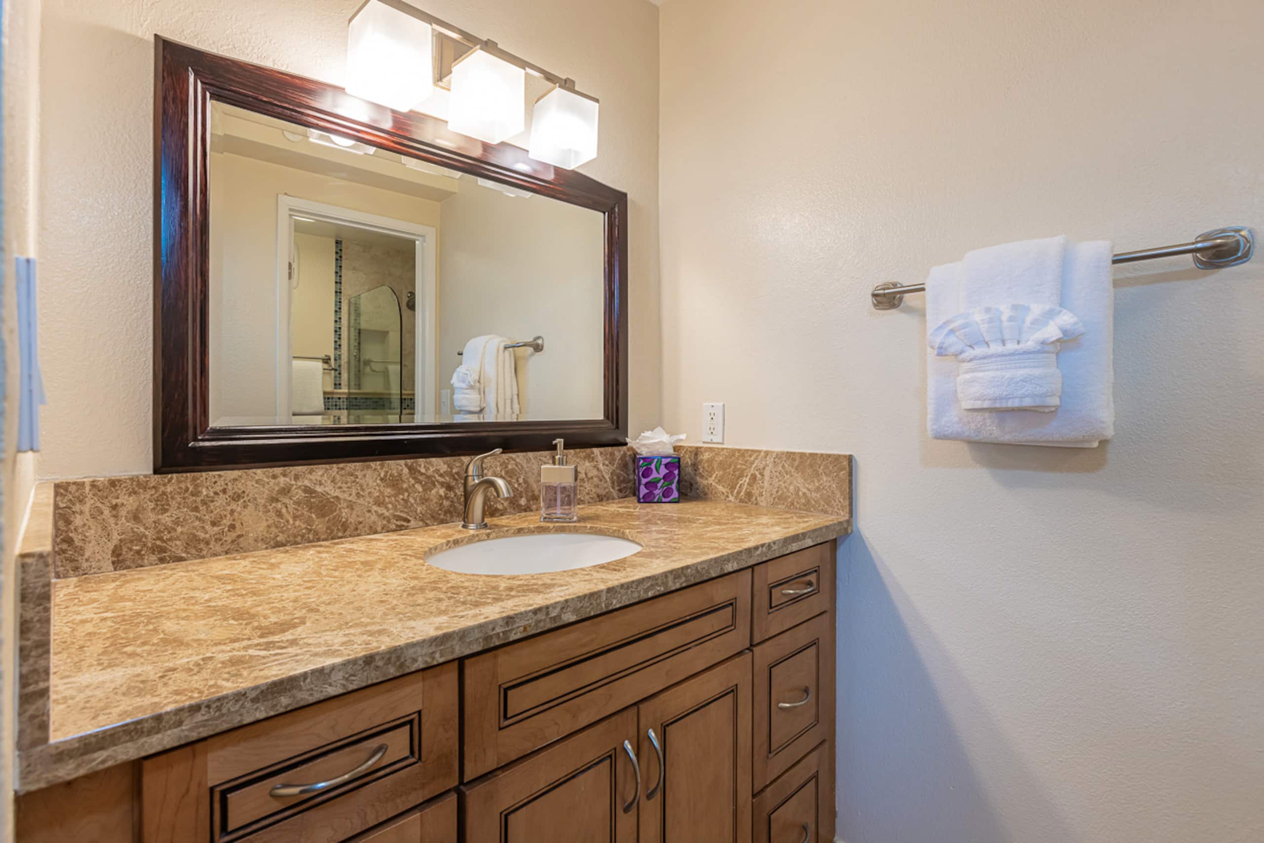 Condo in Lahaina · ★4.18 · 2 bedrooms · 4 beds · 2.5 baths - Image 16