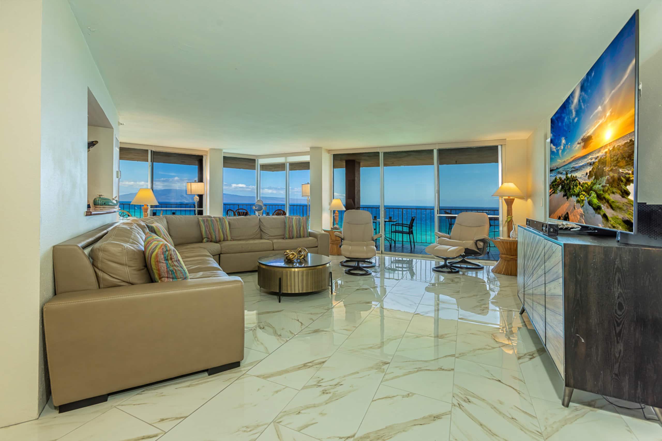 Condo in Lahaina · ★4.18 · 2 bedrooms · 4 beds · 2.5 baths - Image 2