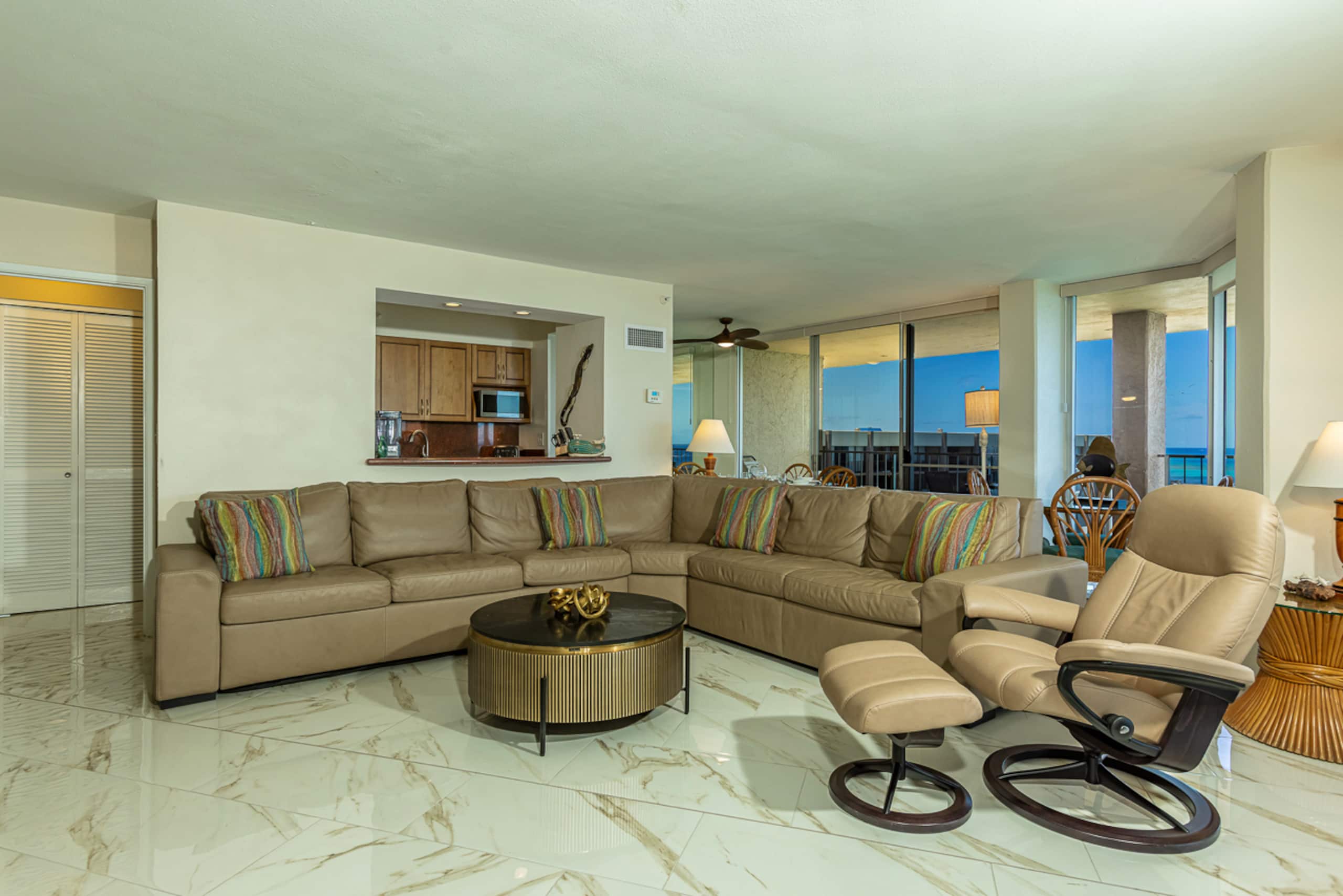 Condo in Lahaina · ★4.18 · 2 bedrooms · 4 beds · 2.5 baths - Image 3