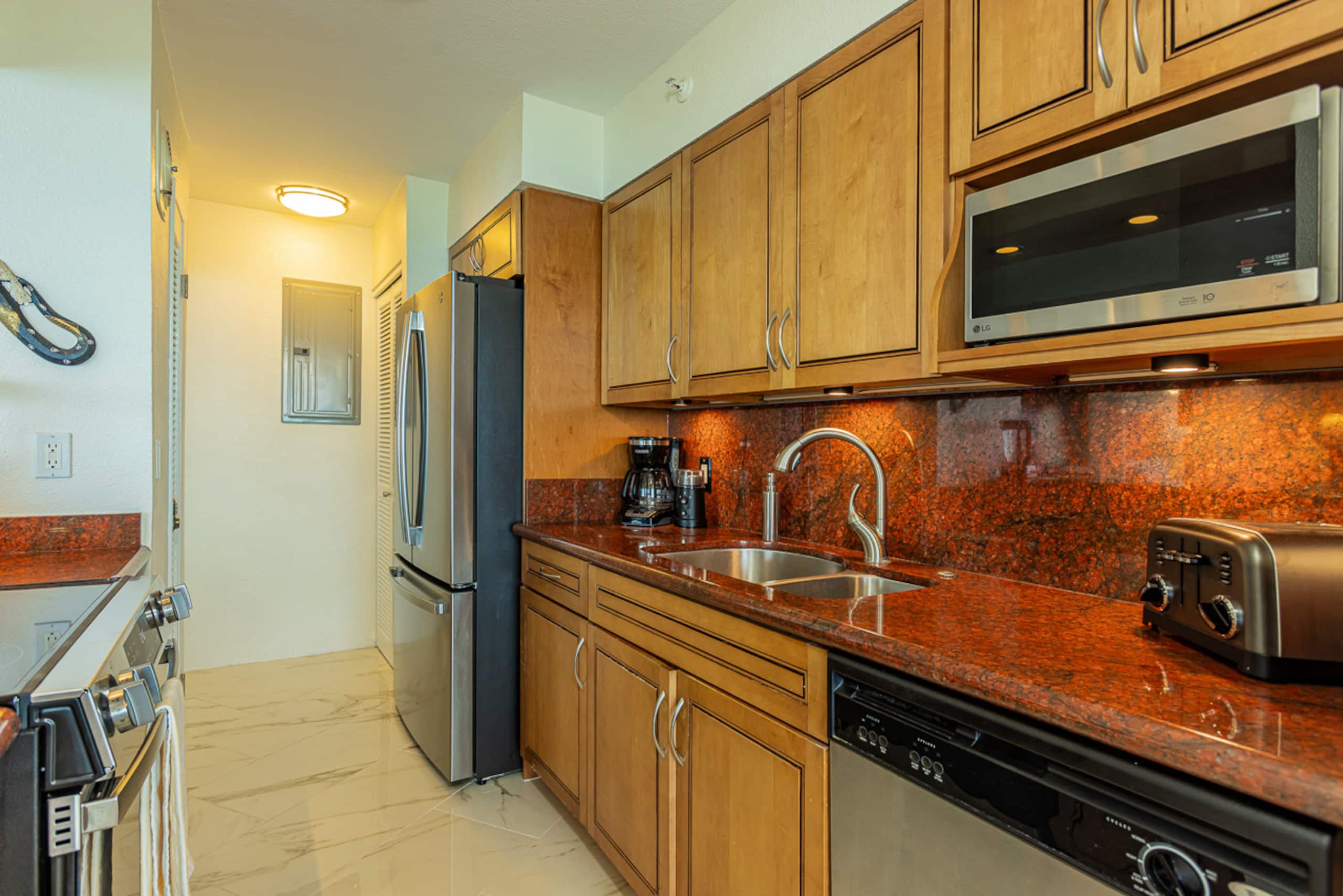 Condo in Lahaina · ★4.18 · 2 bedrooms · 4 beds · 2.5 baths - Image 31