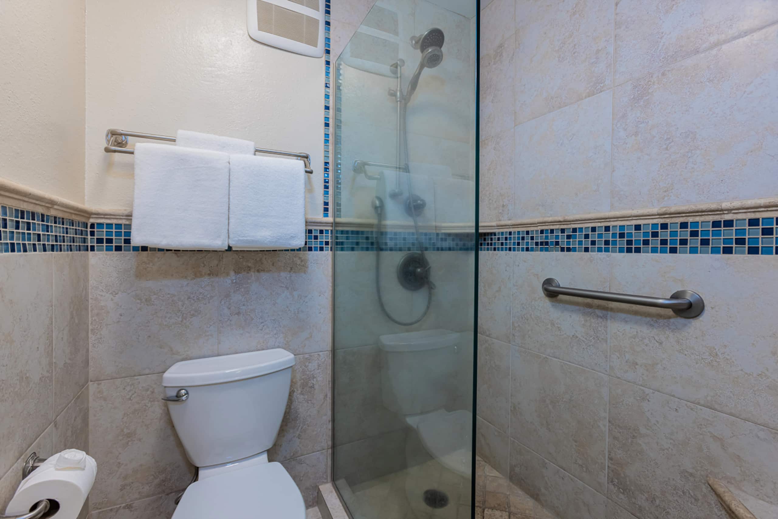 Condo in Lahaina · ★4.18 · 2 bedrooms · 4 beds · 2.5 baths - Image 15