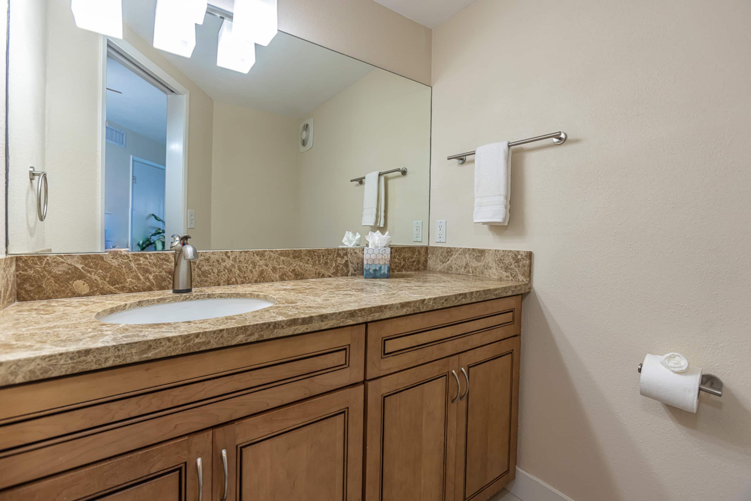 Condo in Lahaina · ★4.18 · 2 bedrooms · 4 beds · 2.5 baths - Image 19