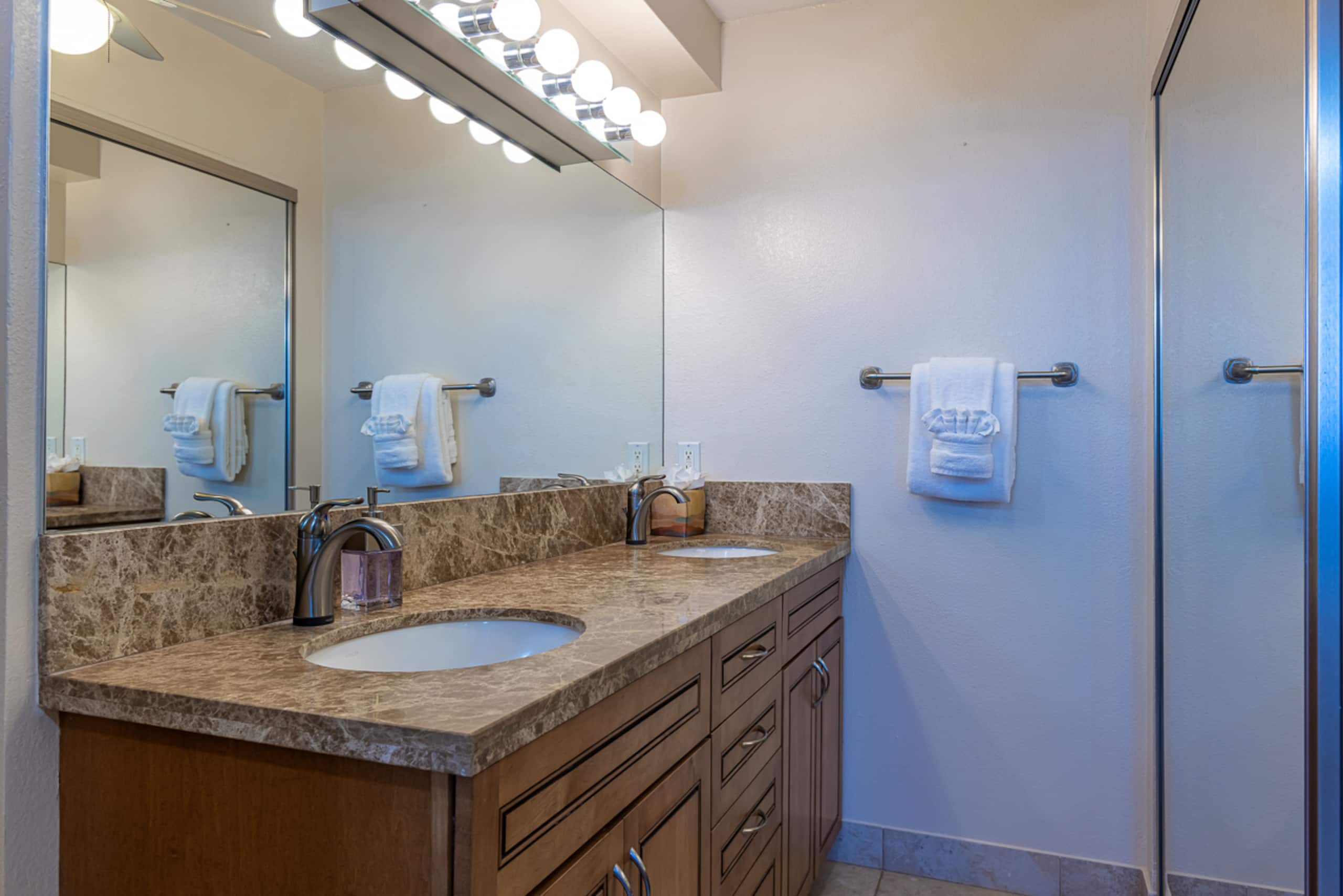 Condo in Lahaina · ★4.18 · 2 bedrooms · 4 beds · 2.5 baths - Image 13