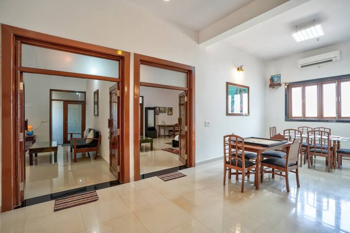 Dining area image 1