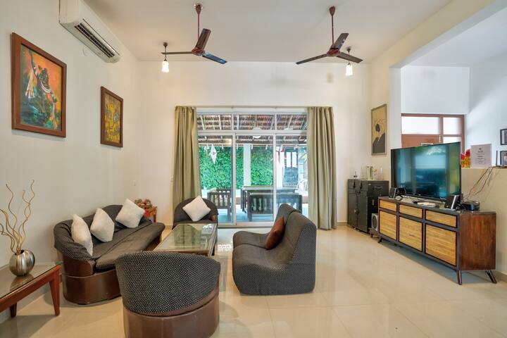 Living room image 4