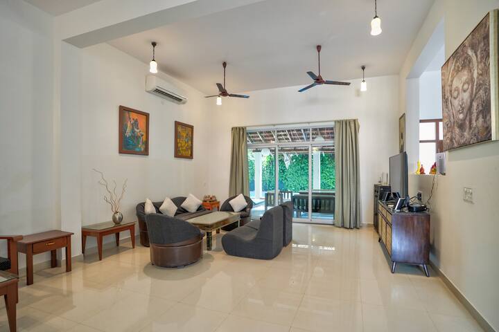 Living room image 3