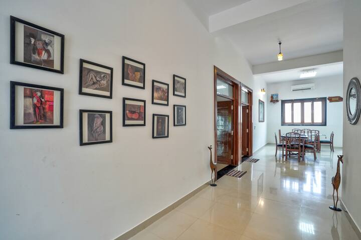 Dining area image 5