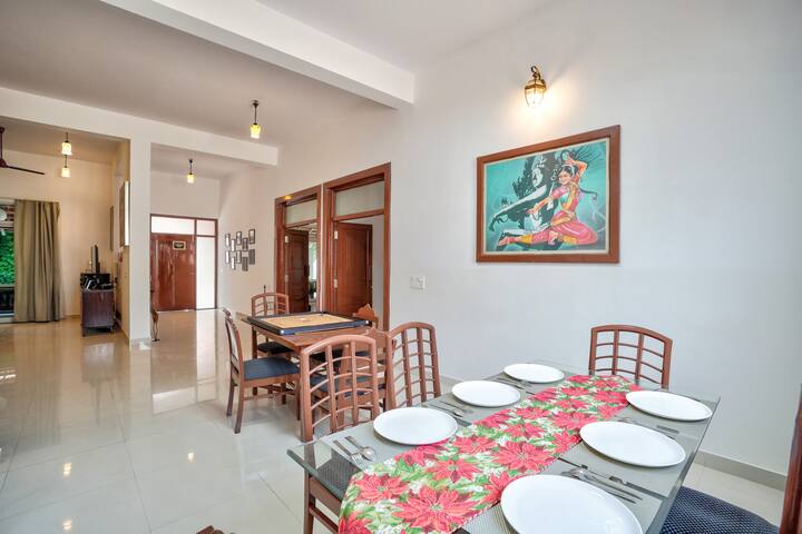 Dining area image 2