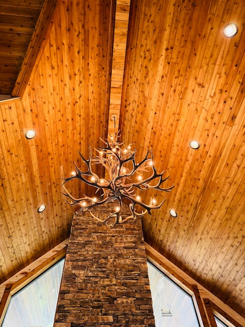 Elk Meadows Lodge-10 min. to YNP+Hot tubs+AC+Sauna