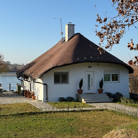 Danube Garden - Riverfront House+Parking+Privacy