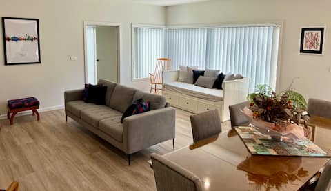 Popular Airbnb listing: Luxe Urban Escape - free parking - walk to city. in Braddon