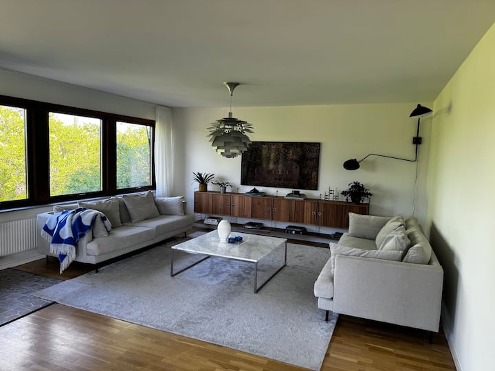Stort Hus Med Inomhuspool - Stockholm