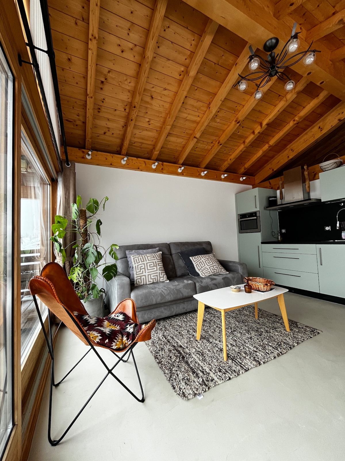 Annonce Airbnb populaire: Independent Mini Cottage in Saint-Jean-de-Sixt à Saint Jean De Sixt