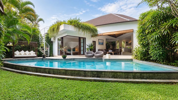 Bright & Spacious 2br Villa With Pool & Garden - Bali