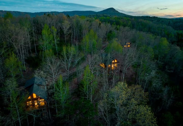 5 Cabins For Groups | Sleeps 54 + Hot Tubs - Jasper, AR