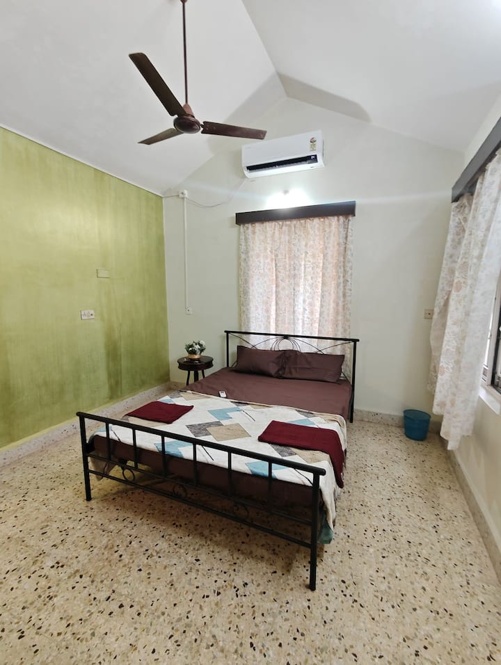 Bedroom 2 image 1