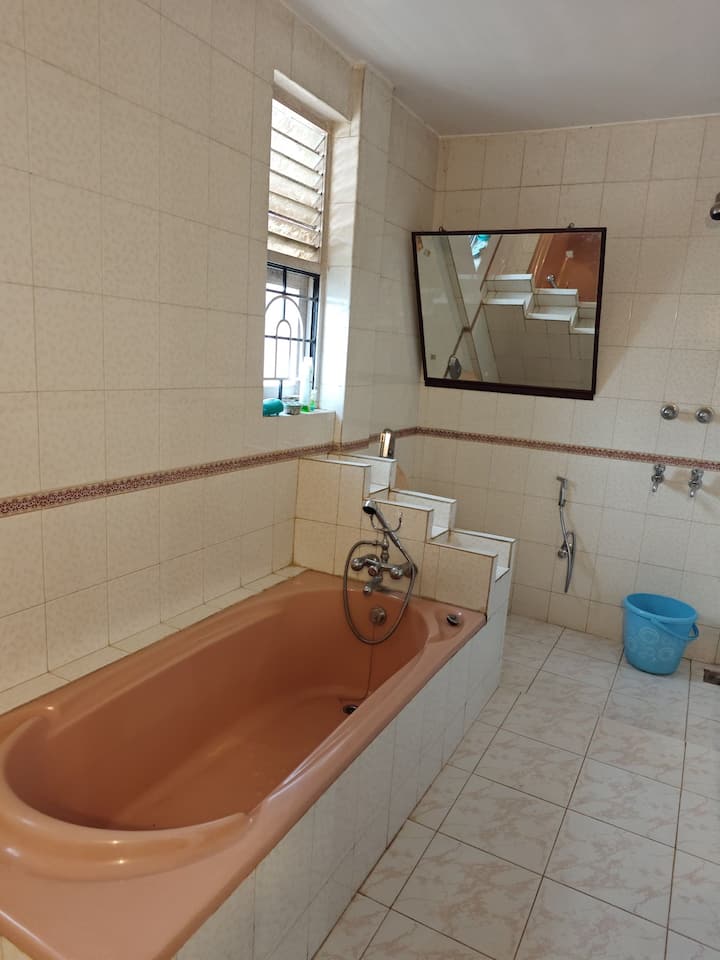 Full bathroom 1 image 1