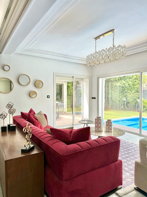 Villa with pool in the city center