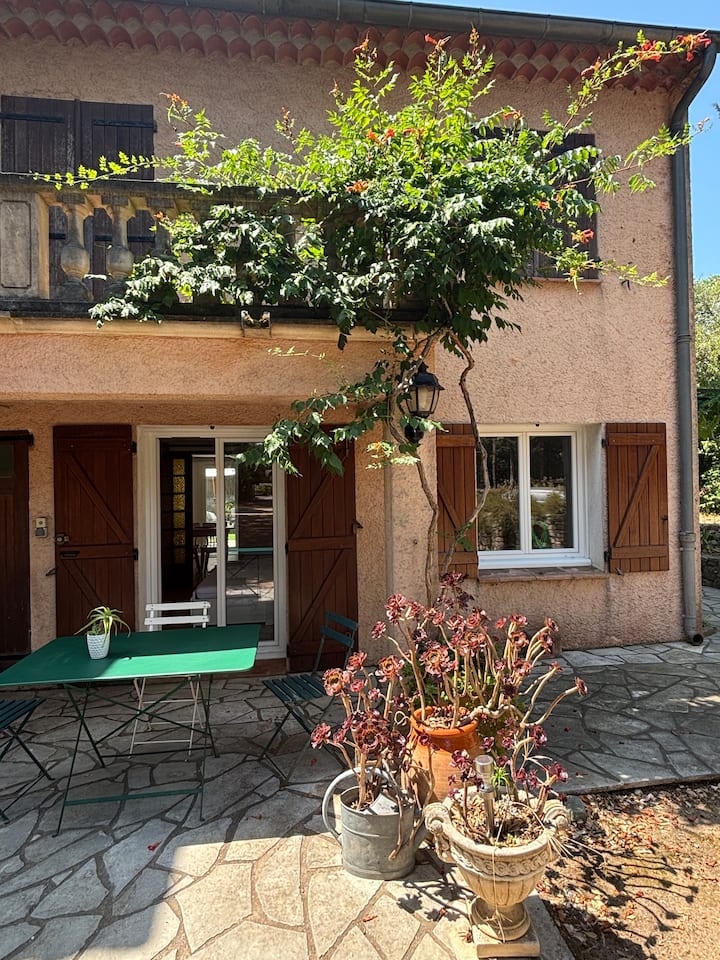 Appartement Familial Cosy, Au Calme En Bord De Mer - Fréjus